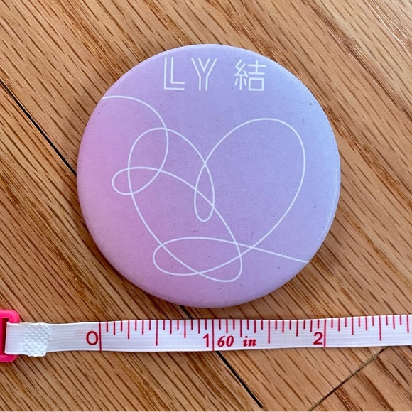 ❣️Two large BTS pins - Suga and Love Yourself - Picture 4 of 8